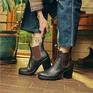 NWOT Blundstone #2366 High Heeled Chelsea Boots Stout Brown 4.5
